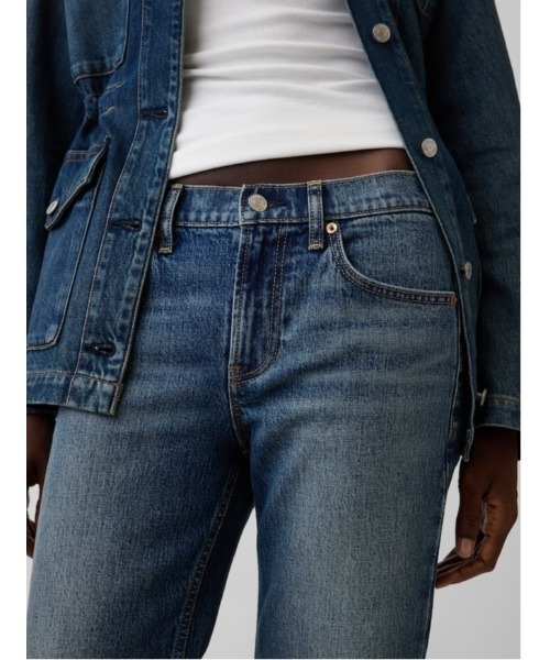 GAP（ギャップ）の「ミッドライズ リラックスフィット ストレートデニム（デニムパンツ・レディース・ダークインディゴブルー・30/29/28/27/26/25/24/23）」の5枚目の写真