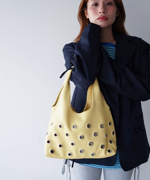 SANSeLF(サンセルフ)の「【SANSeLF】ハトメデザインショルダーバッグ saa26a018(ショルダーバッグ・レディース・ブラック/イエロー・FREE)」の3枚目の写真