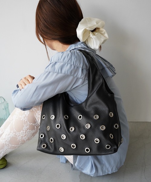 SANSeLF(サンセルフ)の「【SANSeLF】ハトメデザインショルダーバッグ saa26a018(ショルダーバッグ・レディース・ブラック/イエロー・FREE)」の8枚目の写真