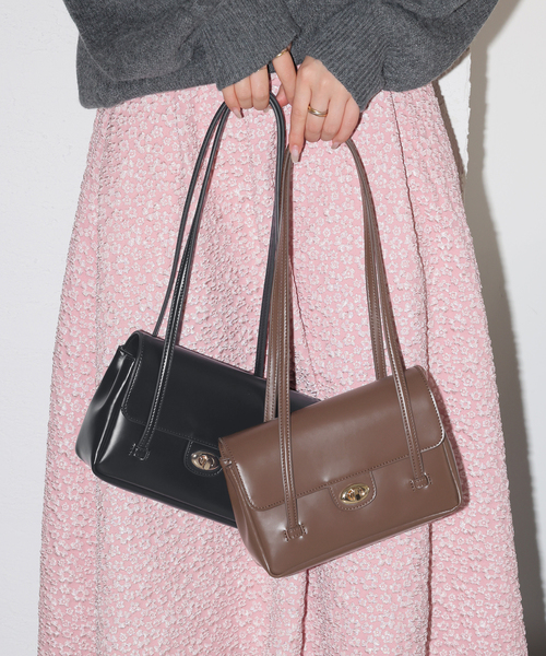SLOBE IENA(スローブイエナ)の「SLOBE レザーフラップショルダーバッグ(ショルダーバッグ・レディース・ブラウン/ブラック・FREE)」の4枚目の写真