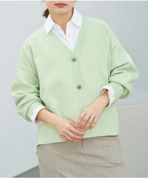 IENA(イエナ)の「《追加5》スーパーファインスムースショートカーディガン(カーディガン/ボレロ・レディース・ブルー系その他/ライトグリーン/チャコールグレー/ブラック・FREE)」の3枚目の写真