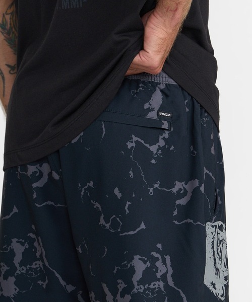 RVCA（ルーカ）の「RVCA メンズ YOGGER STRETCH CONTRAST 17 ショートパンツ 【2026年秋冬モデル】/ルーカウエストゴムアクティブストレッチショートパンツ（その他パンツ・メンズ・ブラック系その他・X-LARGE/LARGE/MEDIUM）」の9枚目の写真