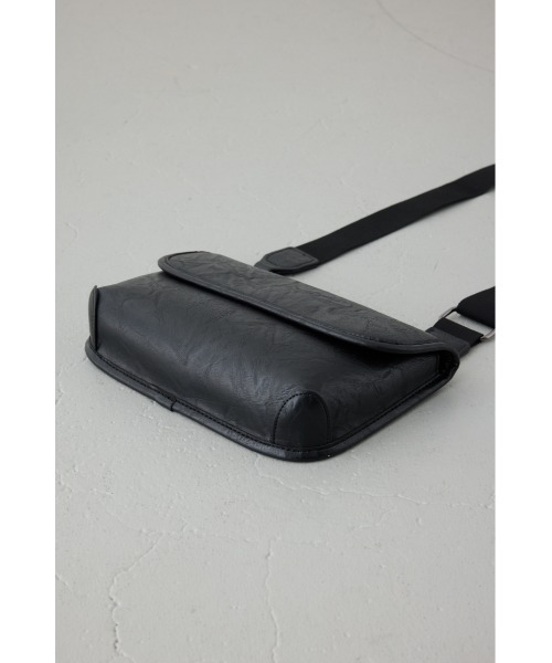 AZUL by moussy(アズールバイマウジー)の「フェイクレザーフラップショルダーバッグ(ショルダーバッグ・メンズ・ブラック・FREE)」の9枚目の写真