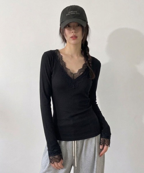 aimoha(アイモハ)の「aimoha/レース付きVネックリブニットトップス(Tシャツ/カットソー・レディース・ホワイト/ブラック・FREE)」の7枚目の写真