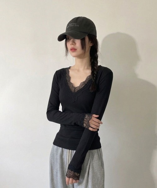aimoha(アイモハ)の「aimoha/レース付きVネックリブニットトップス(Tシャツ/カットソー・レディース・ホワイト/ブラック・FREE)」の8枚目の写真