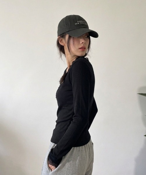 aimoha(アイモハ)の「aimoha/レース付きVネックリブニットトップス(Tシャツ/カットソー・レディース・ホワイト/ブラック・FREE)」の9枚目の写真