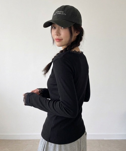 aimoha(アイモハ)の「aimoha/レース付きVネックリブニットトップス(Tシャツ/カットソー・レディース・ホワイト/ブラック・FREE)」の10枚目の写真