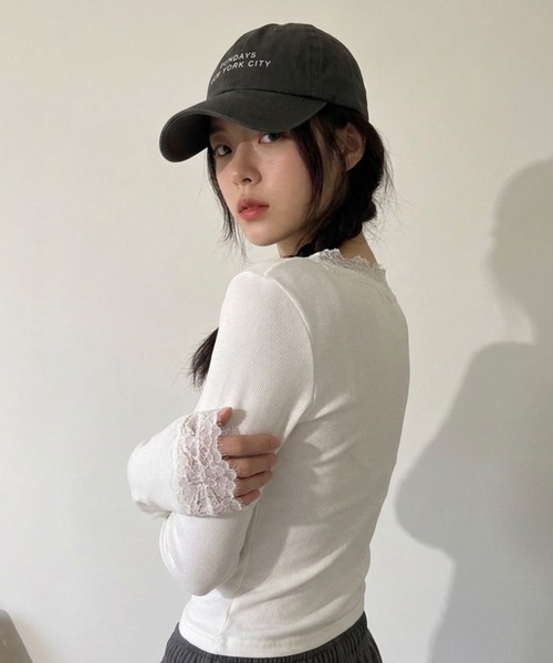 aimoha(アイモハ)の「aimoha/レース付きVネックリブニットトップス(Tシャツ/カットソー・レディース・ホワイト/ブラック・FREE)」の6枚目の写真