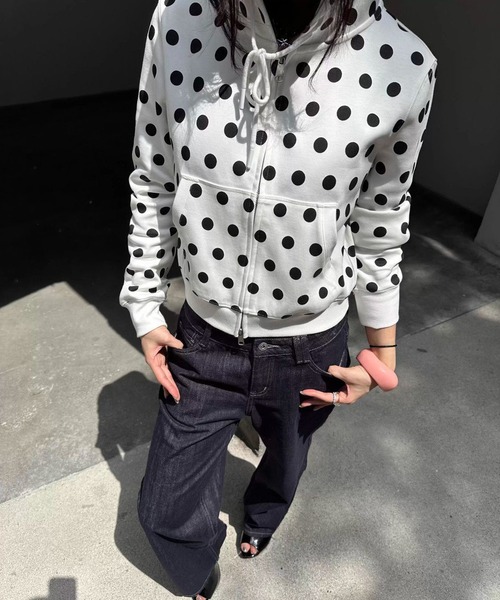 shyam inspiration(シャムインスピレーション)の「ドット柄クロップドパーカー(パーカー・レディース・ホワイト・M/L)」の12枚目の写真