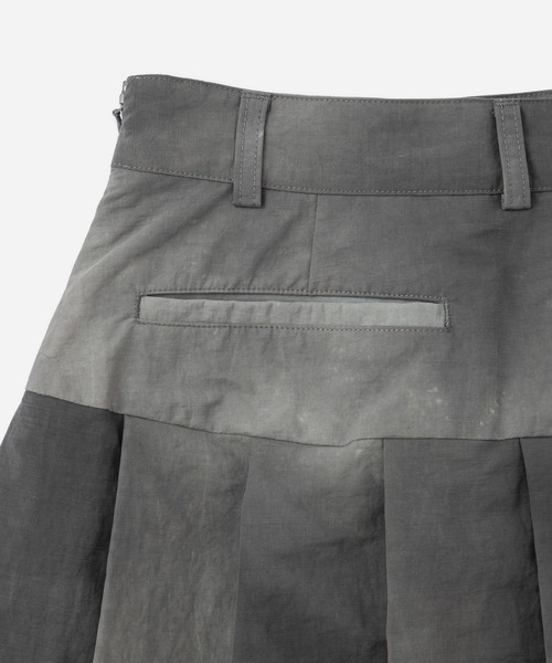 Saturdays Golf（サタデーズゴルフ）の「Marbledyed Pleats Skirt | WOMEN（スカート・メンズ・グレー/ブラウン/ネイビー・M/S/L）」の9枚目の写真