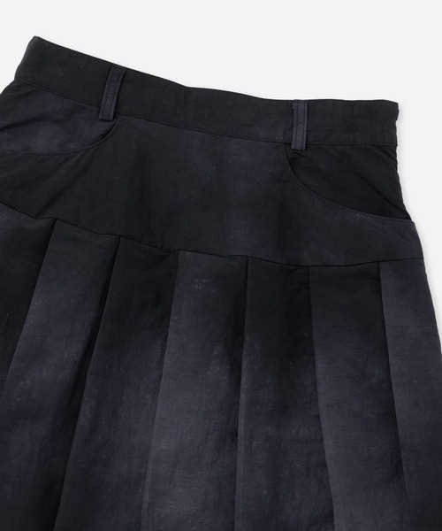 Saturdays Golf（サタデーズゴルフ）の「Marbledyed Pleats Skirt | WOMEN（スカート・メンズ・グレー/ブラウン/ネイビー・M/S/L）」の5枚目の写真