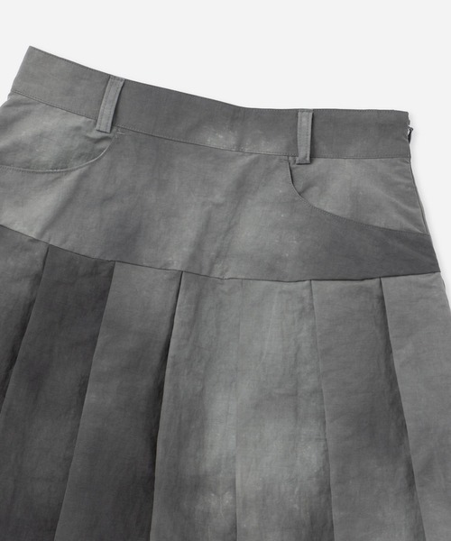 Saturdays Golf（サタデーズゴルフ）の「Marbledyed Pleats Skirt | WOMEN（スカート・メンズ・グレー/ブラウン/ネイビー・M/S/L）」の7枚目の写真