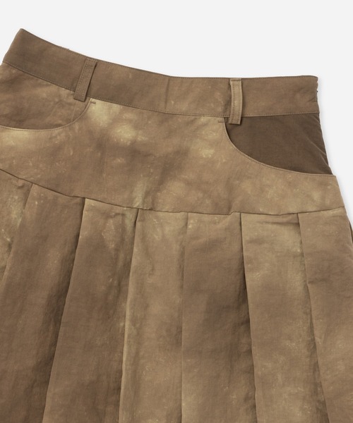 Saturdays Golf（サタデーズゴルフ）の「Marbledyed Pleats Skirt | WOMEN（スカート・メンズ・グレー/ブラウン/ネイビー・M/S/L）」の6枚目の写真