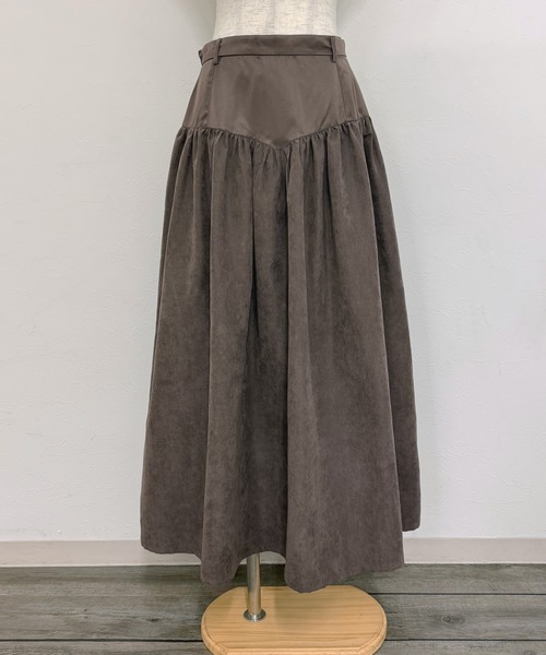 CLEIO(クレイオ)の「【CLEIO】スウェードライク切替えギャザースカート SUEDE-LIKE SWITCHING GATHER SKIRT(スカート・レディース・テラコッタ/アッシュブラウン/ライトベージュ・FREE)」の22枚目の写真