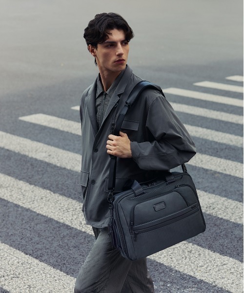 TUMI(トゥミ)の「【TUMI | SOPH.】TUMI ALPHA(アルファ)スリーウェイ・コンバーチブル・ブリーフケース(A4/PC15インチまで対応)(ビジネスバッグ・メンズ・グレー系その他2・FREE)」の2枚目の写真