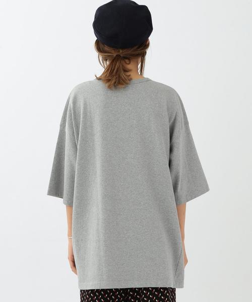 Another Edition(アナザーエディション)の「Another Edition×ChampionクルーネックビッグT/ BC×AE Champion CN BIG/T◆(Tシャツ/カットソー・レディース・オフホワイト/ライトグレー/ケリー・フリー)」の4枚目の写真