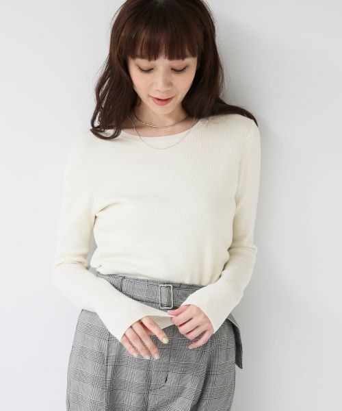 A part by(アパートバイ)の「【CLASSY11月号掲載/お洗濯OK】14Gウォッシャブルウール クルーネック 732920 (ニット/セーター・レディース・ブラック/オフホワイト/グレー・LARGE/MEDIUM)」の2枚目の写真