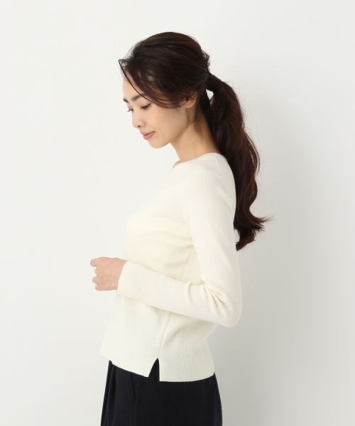 A part by(アパートバイ)の「【CLASSY11月号掲載/お洗濯OK】14Gウォッシャブルウール クルーネック 732920 (ニット/セーター・レディース・ブラック/オフホワイト/グレー・LARGE/MEDIUM)」の6枚目の写真