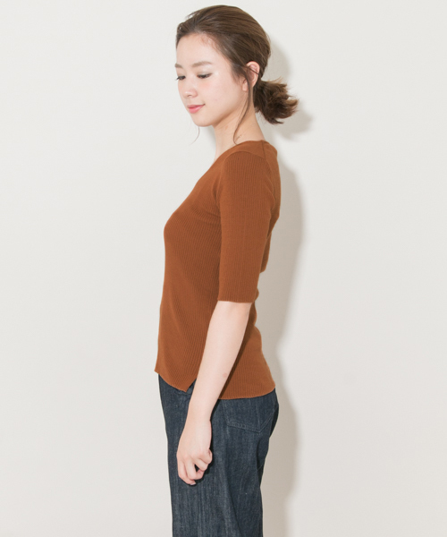 URBAN RESEARCH（アーバンリサーチ）の「UR 5分袖Vネックリブニット（ニット/セーター・レディース・ネイビー/オフホワイト/レッド/キャメル・FREE）」の11枚目の写真