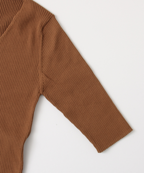 URBAN RESEARCH（アーバンリサーチ）の「UR 5分袖Vネックリブニット（ニット/セーター・レディース・ネイビー/オフホワイト/レッド/キャメル・FREE）」の14枚目の写真