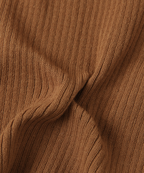 URBAN RESEARCH（アーバンリサーチ）の「UR 5分袖Vネックリブニット（ニット/セーター・レディース・ネイビー/オフホワイト/レッド/キャメル・FREE）」の7枚目の写真