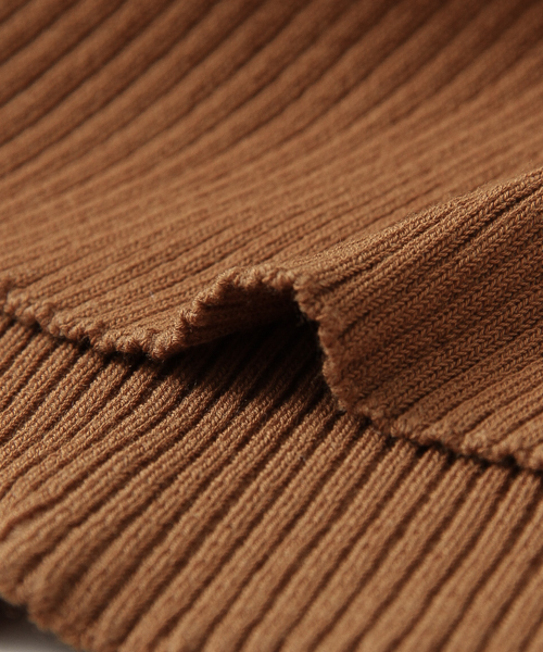 URBAN RESEARCH（アーバンリサーチ）の「UR 5分袖Vネックリブニット（ニット/セーター・レディース・ネイビー/オフホワイト/レッド/キャメル・FREE）」の8枚目の写真