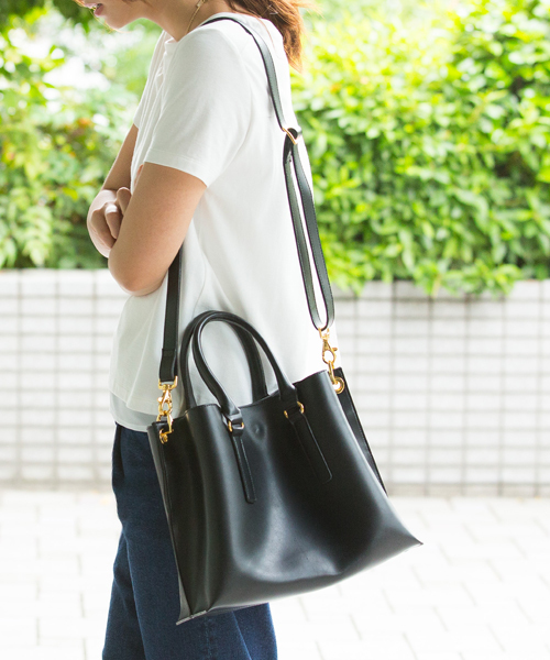 STUDIOUS(ステュディオス)の「STUDIOUS 2WAYシャインコンパクトBAG(ショルダーバッグ・レディース・ブラック/アイボリー/ピンク・FREE)」の13枚目の写真