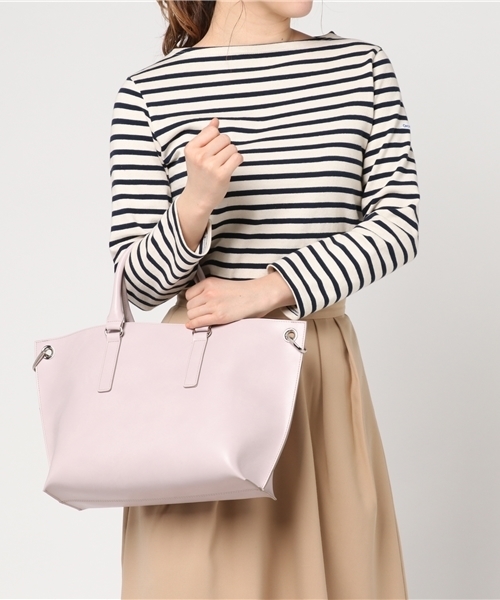 STUDIOUS(ステュディオス)の「STUDIOUS 2WAYシャインコンパクトBAG(ショルダーバッグ・レディース・ブラック/アイボリー/ピンク・FREE)」の4枚目の写真