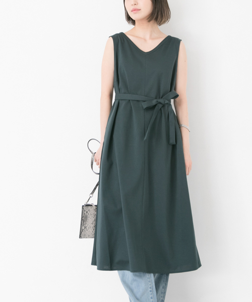 URBAN RESEARCH（アーバンリサーチ）の「スーピマコットンVネックノースリーブワンピース（ワンピース・レディース・グリーン/ブラウン系その他/ブラック・FREE）」の3枚目の写真