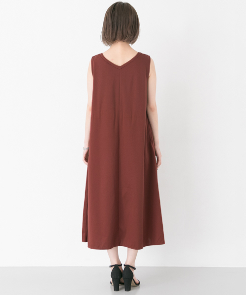 URBAN RESEARCH（アーバンリサーチ）の「スーピマコットンVネックノースリーブワンピース（ワンピース・レディース・グリーン/ブラウン系その他/ブラック・FREE）」の9枚目の写真