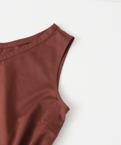 URBAN RESEARCH（アーバンリサーチ）の「スーピマコットンVネックノースリーブワンピース（ワンピース・レディース・グリーン/ブラウン系その他/ブラック・FREE）」の11枚目の写真