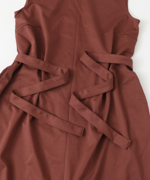 URBAN RESEARCH（アーバンリサーチ）の「スーピマコットンVネックノースリーブワンピース（ワンピース・レディース・グリーン/ブラウン系その他/ブラック・FREE）」の13枚目の写真