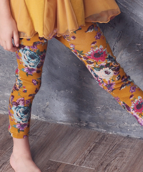 Rora（ローラ）の「アート 花柄 レギンス (2color) 10分丈 スパッツ パンツ ボトムス ボタニカル グリーン マスタード（レギンス/スパッツ・キッズ・マスタード/オリーブ・110cm/140cm/90㎝/100cm/130cm/120cm/150cm）」の8枚目の写真