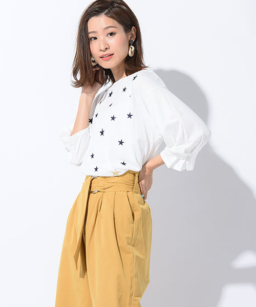 LIPSTAR(リップスター)の「星刺繍タックスリーブカットソー(Tシャツ/カットソー・レディース・オフホワイト/ブラック/ブルー系その他/ラベンダー・M)」の2枚目の写真