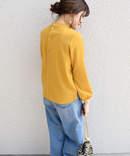 SHIPS(シップス)の「〈手洗い可能〉ギャザーハイネックブラウス◇(シャツ/ブラウス・レディース・オフホワイト/ネイビー/イエロー系その他・ONE SIZE)」の5枚目の写真