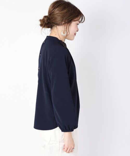 SHIPS(シップス)の「〈手洗い可能〉ギャザーハイネックブラウス◇(シャツ/ブラウス・レディース・オフホワイト/ネイビー/イエロー系その他・ONE SIZE)」の8枚目の写真