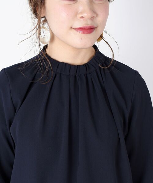 SHIPS(シップス)の「〈手洗い可能〉ギャザーハイネックブラウス◇(シャツ/ブラウス・レディース・オフホワイト/ネイビー/イエロー系その他・ONE SIZE)」の10枚目の写真