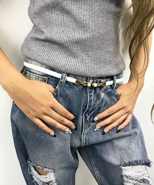 SPIGA（スピーガ）の「ﾊﾟｰﾙ付細ﾍﾞﾙﾄ（ベルト・レディース・ホワイト/ブラック/レッド/キャメル・FREE）」の2枚目の写真