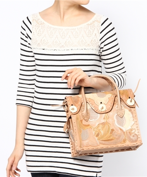 GRACE CONTINENTAL（グレースコンチネンタル）の「マルチカービングバッグS（ショルダーバッグ・レディース・ブラウン/ベージュ/ブルー/グレー・FREE）」の14枚目の写真