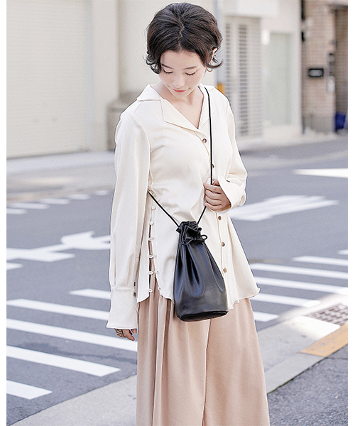 DEVICE（デバイス）の「【WEARISTA じーたー×DEVICE コラボ】Rename 3WAY カウレザー 巾着 ショルダーバッグ（ショルダーバッグ・レディース・ブラック/ダークブラウン/ホワイト・FREE）」の5枚目の写真