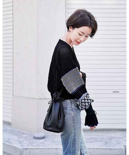 DEVICE（デバイス）の「【WEARISTA じーたー×DEVICE コラボ】Rename 3WAY カウレザー 巾着 ショルダーバッグ（ショルダーバッグ・レディース・ブラック/ダークブラウン/ホワイト・FREE）」の6枚目の写真