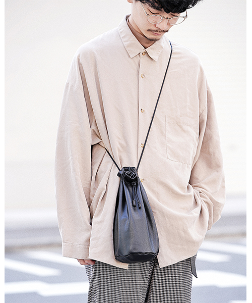 DEVICE（デバイス）の「【WEARISTA じーたー×DEVICE コラボ】Rename 3WAY カウレザー 巾着 ショルダーバッグ（ショルダーバッグ・レディース・ブラック/ダークブラウン/ホワイト・FREE）」の11枚目の写真