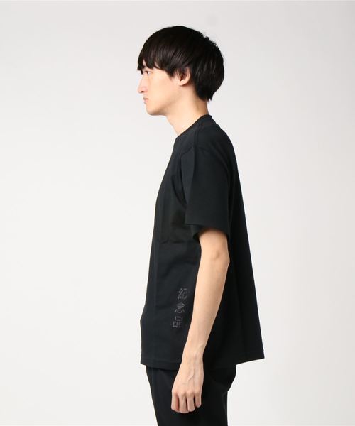 COP(シーオーピー)の「紀念品JNP(JNP by plain-me) タトゥー柄Tシャツ(Tシャツ/カットソー・メンズ・ホワイト/ブラック/イエロー・MEDIUM/LARGE/X-LARGE)」の11枚目の写真