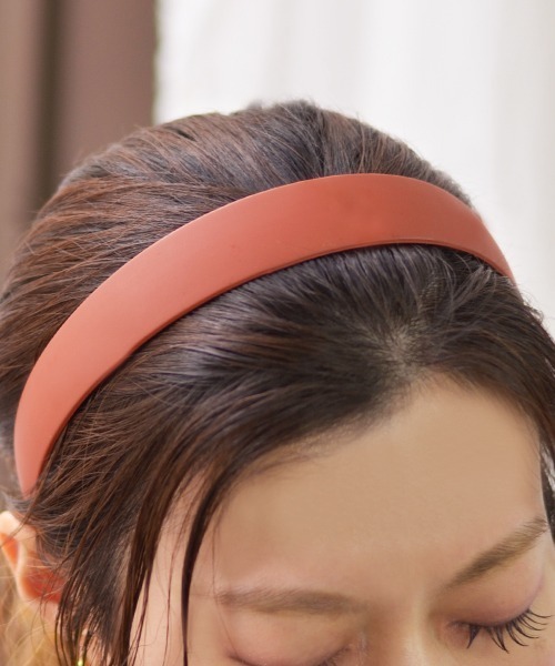 Fun & Daily（ファンアンドデイリー）の「F&D : ワイドマットカチューシャ（カチューシャ・レディース・ブラック/ベージュ/ネイビー/レッド/ワインレッド/イエロー/グリーン・FREE）」の9枚目の写真