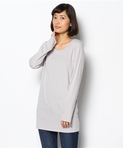 and it_(アンドイット)の「のびのびシンプルカラーロングカットソー(Tシャツ/カットソー・レディース・パープル/マスタード/ピンク/オレンジ/ダークブラウン/グレイッシュベージュ/カーキ/ライム/ロイヤルブルー/オフホワイト/グレー/ヘザーチャコール/ライトグレー/杢グレー/ブラウン/グリーン/イエロー/グレー系その他/ネイビー/ブラック/ホワイト×ブラック/ホワイト×ネイビー/ネイビー×ホワイト/ブラック×ホワイト・XL/M/L/4L/3L)」の7枚目の写真