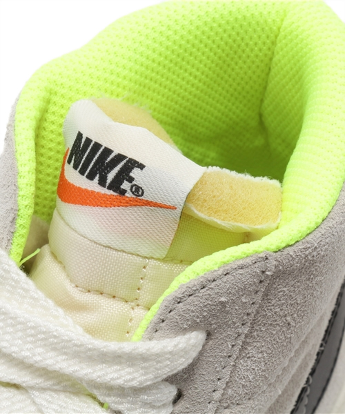 NIKE(ナイキ)の「ナイキ/NIKE ブレザーMIDスエードVNTG スニーカー(スニーカー・レディース・ライトグレー・22.5cm/23cm/25cm/24.5cm/24cm/23.5cm)」の3枚目の写真