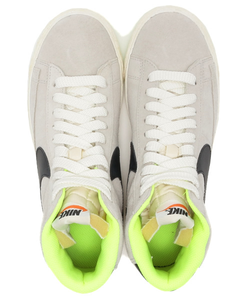 NIKE(ナイキ)の「ナイキ/NIKE ブレザーMIDスエードVNTG スニーカー(スニーカー・レディース・ライトグレー・22.5cm/23cm/25cm/24.5cm/24cm/23.5cm)」の4枚目の写真