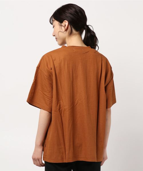 BELLUNA PLUS(ベルーナ)の「涼感素材ロゴデザインプルオーバー(Tシャツ/カットソー・レディース・ベージュ/オリーブ/ボルドー/ネイビー/テラコッタ・MEDIUM/X-LARGE/LARGE)」の15枚目の写真