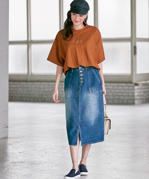 BELLUNA PLUS(ベルーナ)の「涼感素材ロゴデザインプルオーバー(Tシャツ/カットソー・レディース・ベージュ/オリーブ/ボルドー/ネイビー/テラコッタ・MEDIUM/X-LARGE/LARGE)」の9枚目の写真