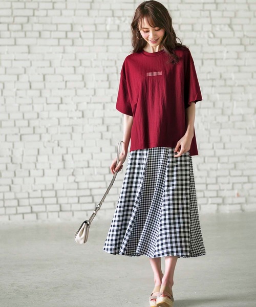 BELLUNA PLUS(ベルーナ)の「涼感素材ロゴデザインプルオーバー(Tシャツ/カットソー・レディース・ベージュ/オリーブ/ボルドー/ネイビー/テラコッタ・MEDIUM/X-LARGE/LARGE)」の11枚目の写真